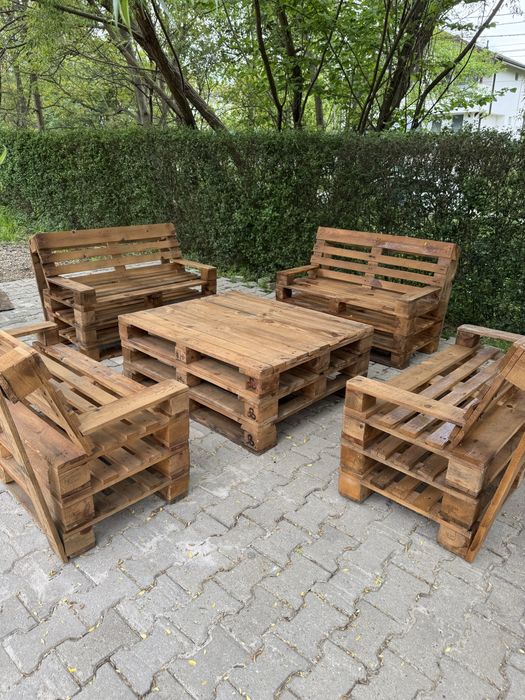 Пейки от палети боядисани и изшкурени