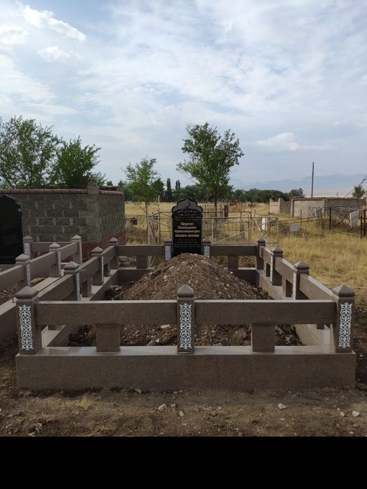 Ескерткіш Қорған Памятники ограды