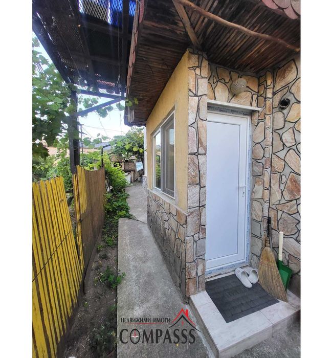 Гр. Добрич, ПИНЕТА-Хуманитарна гимназия, етаж от къща  – 127000лв!