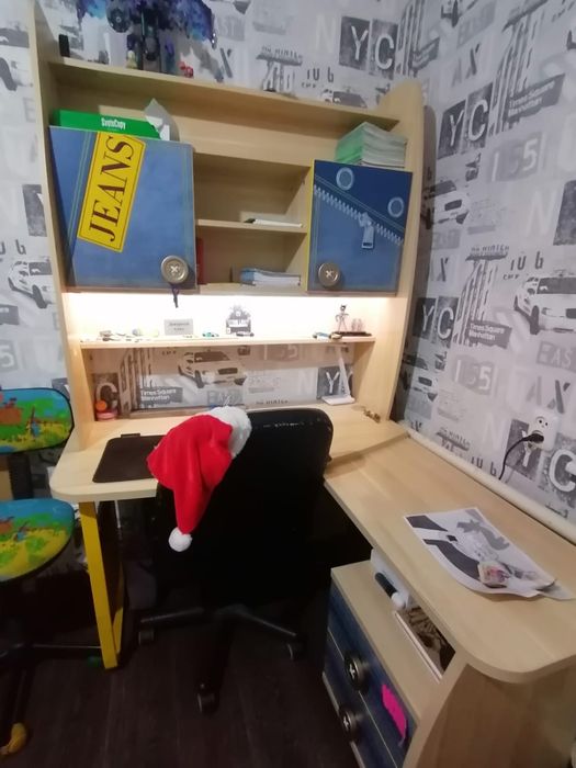 Продам подростковую спальную гарнитуру