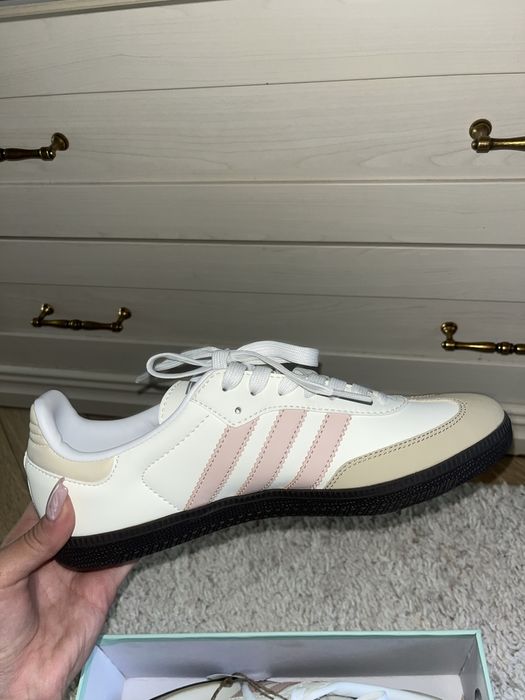 Adidas кроссовки