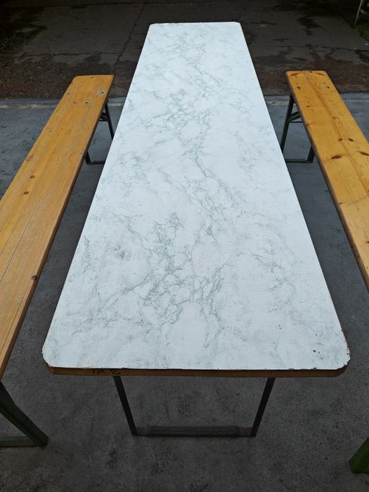 Masa si banca terasa