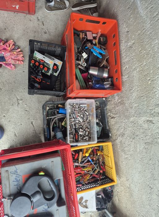 Vând marfă pentru piață