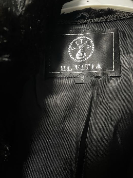 Шубка- искуственная, Зима. Очень теплая.