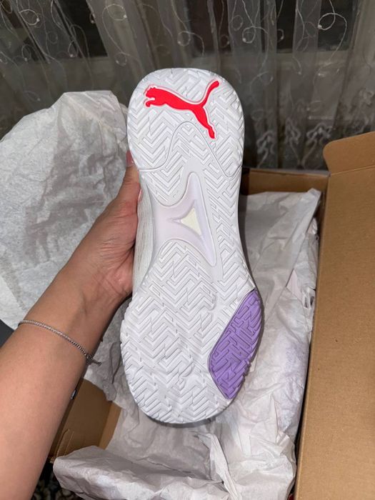 Женские кроссовки