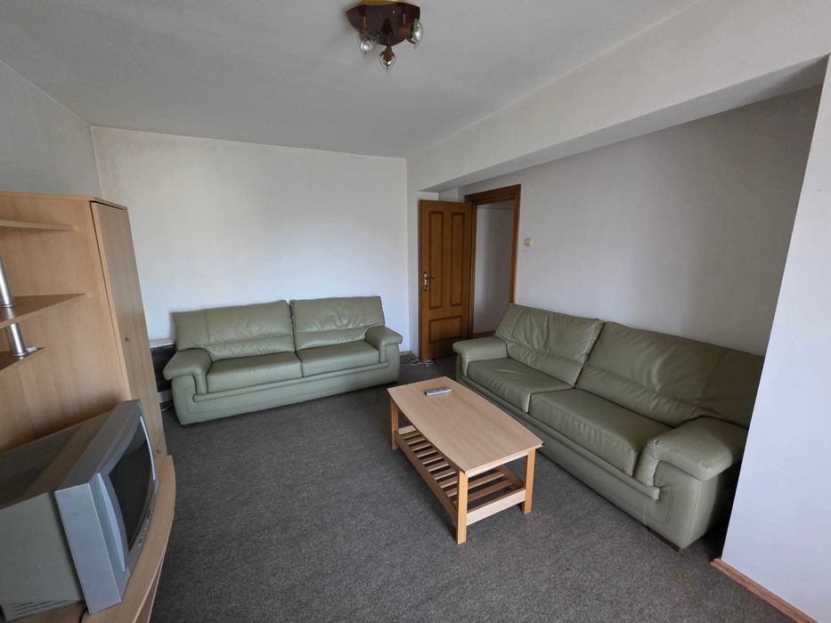 vand apartament centru Beius