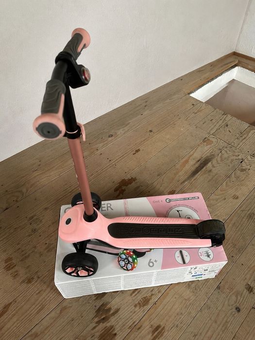 Trotinetă Globber e-Motion 4Plus