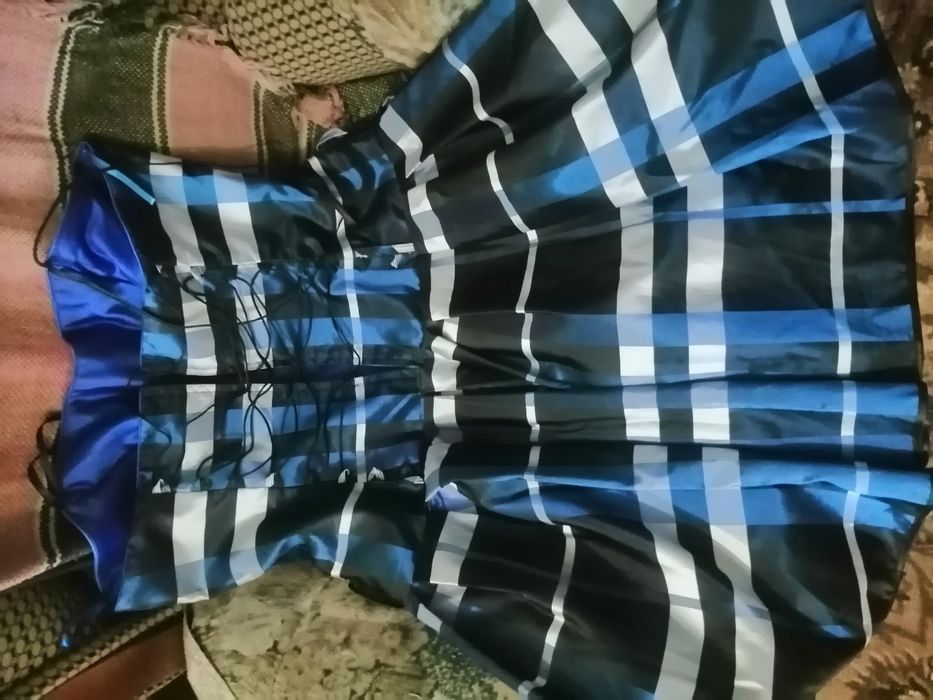 Продам  платья синие и чёрное