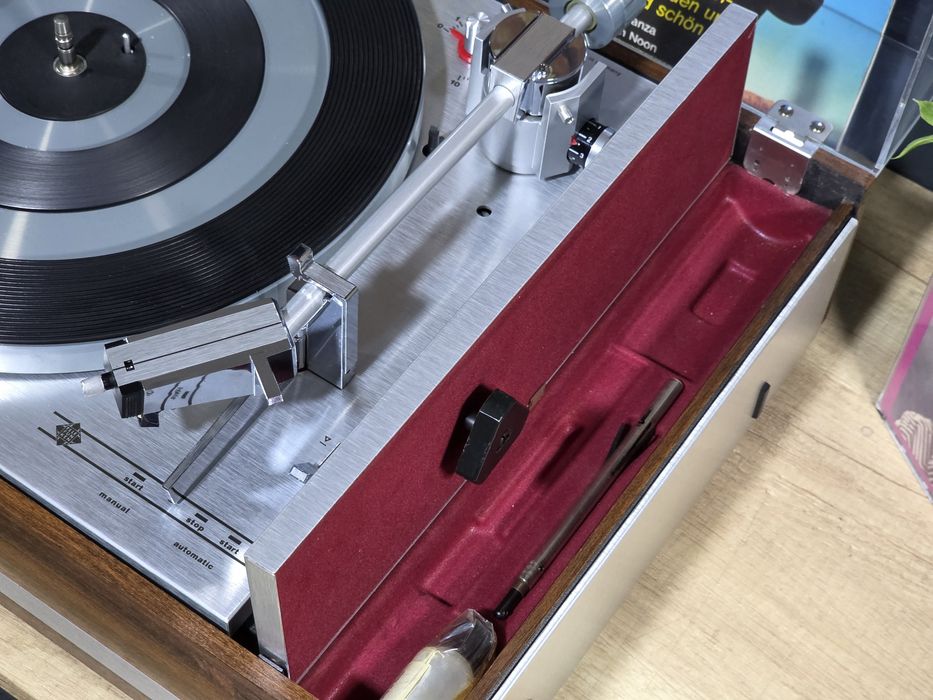 Pick-up TELEFUNKEN w-250,acusta stereo high-fidelity,  vintage impecabil,  full automatic ,shure m75mb