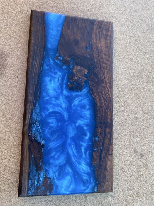 Дъски от орех и епоксидна смола