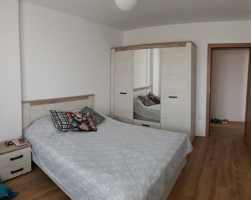 Închiriez apartament 3 camere