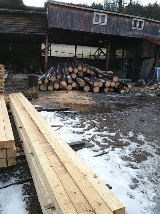 Vând scânduri și pătrate de brad