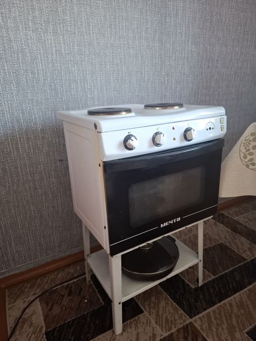 Продам электрическую плиту с духовкой