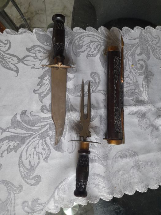 Сувенир нож и вилица, шишета,чаши,мерки