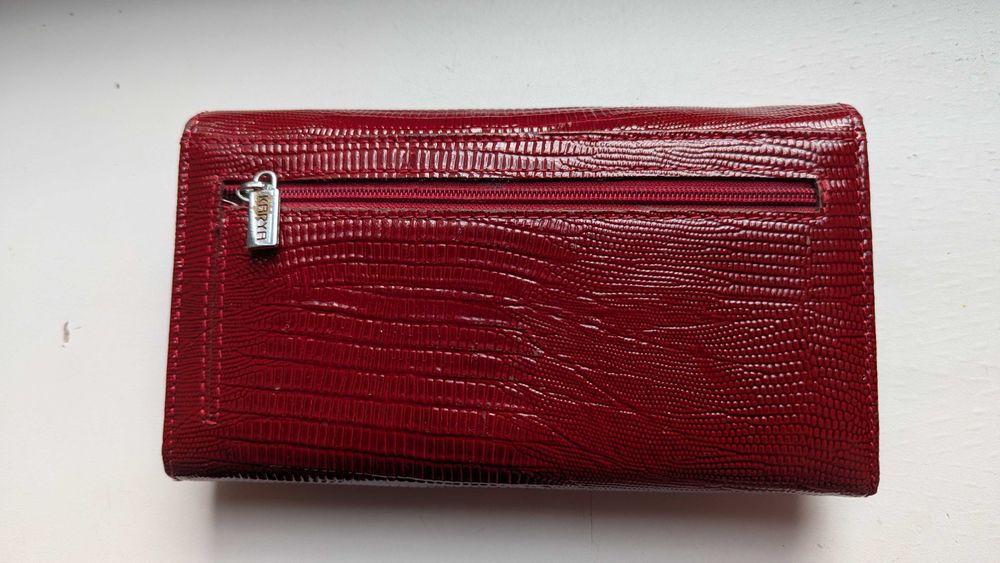 Продам кошелек Karya, красный