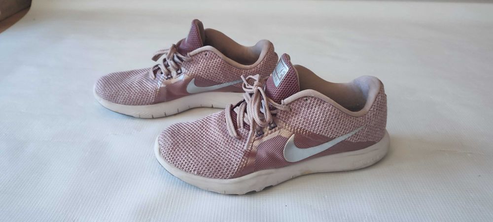 Дамски маратонки Nike 38 номер