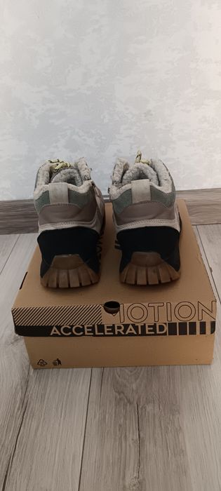 Продам зимние ботинки