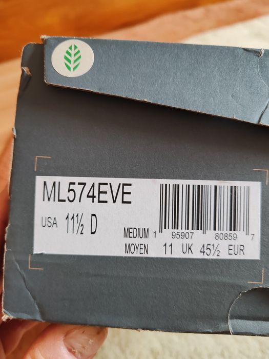 Vînd pantofi sport New balance.