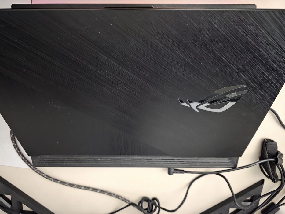Asus ROG Strix Gaming 17.3" - RTX 2070 - I7