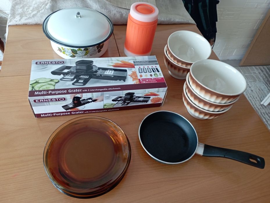 Комплект домашни потреби, чинии, купи, тенджера, тиган, ренде, термос