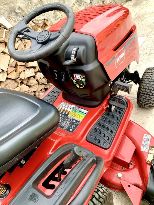 Tractoras de tuns iarba Toro Profesional 3 Cutite 20.0 CP 600cc Hydro