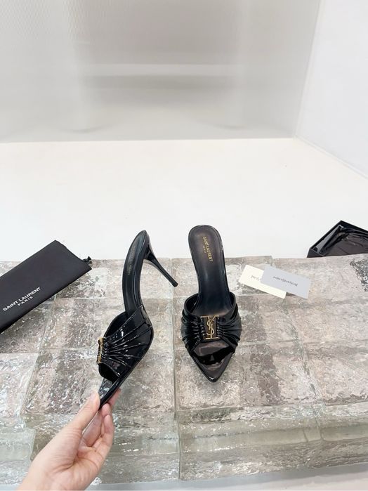 Tocuri Saint Laurent