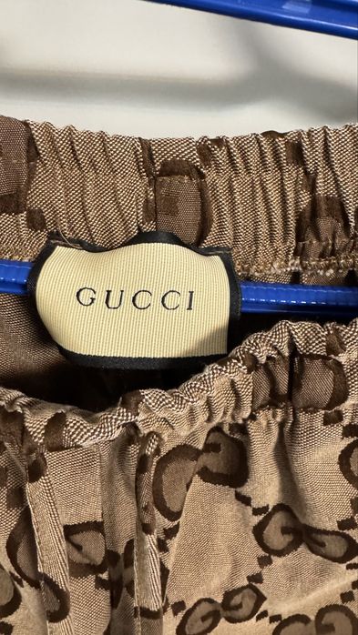 Gucci екип. Риза с къси панталони.