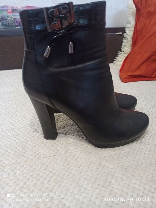 Отдам обувь 40 размер.