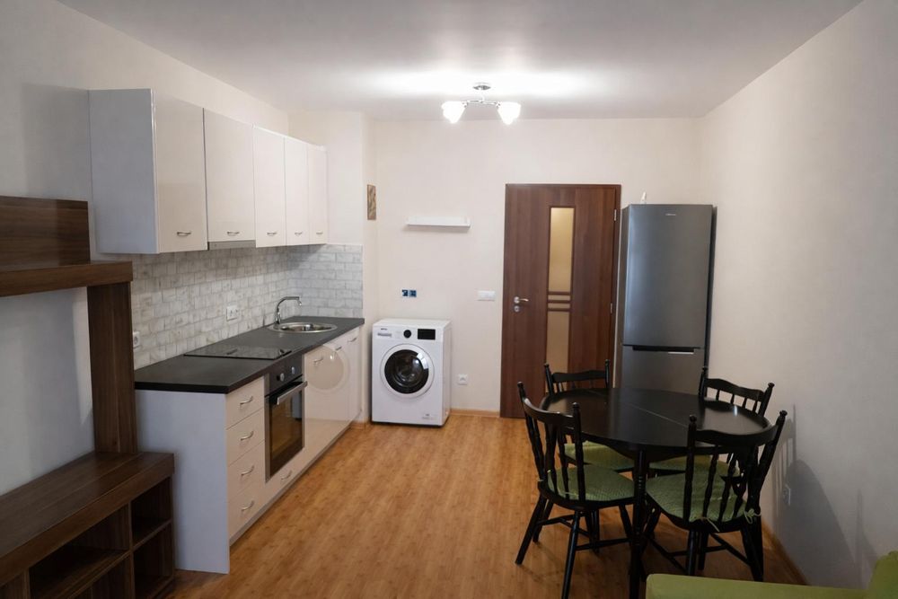 Двустаен апартамент в ж.к. Гео Милев.