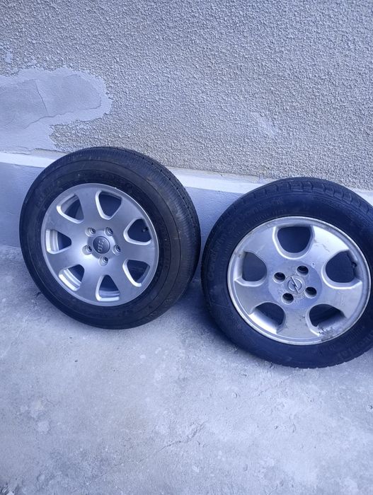 Vând 6 cauciucuri cu jante 100 lei