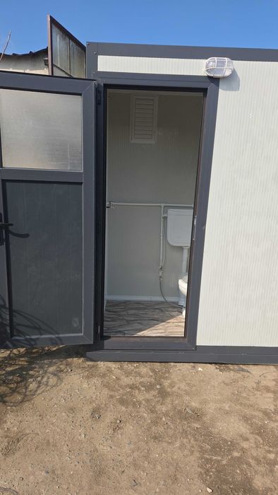 Мобилна тоалетна и баня