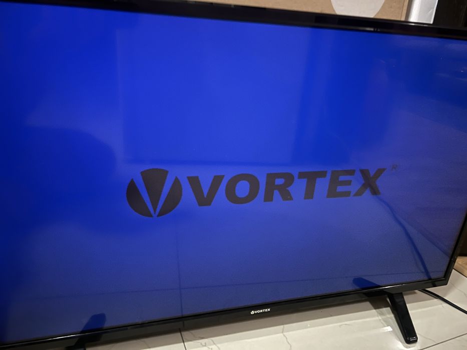 TV led Vortex V32CK600 defect