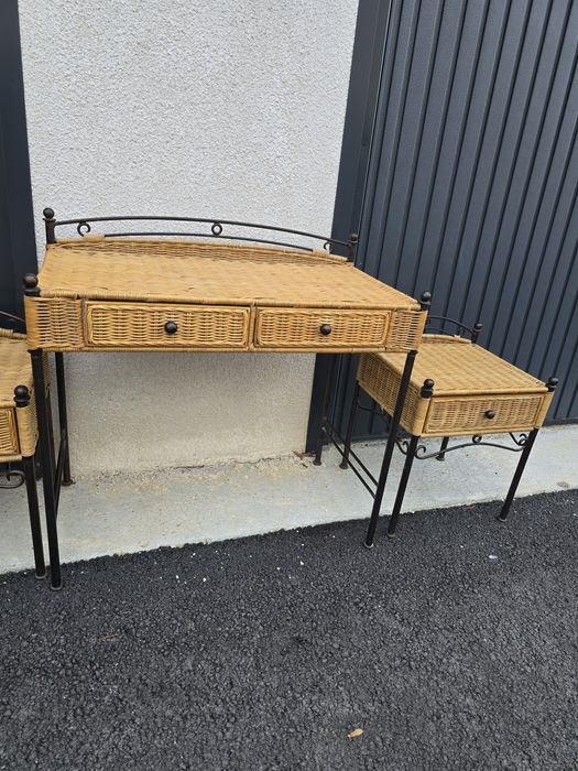 Ратанов комплект тоалетка и нощни шкафчета.