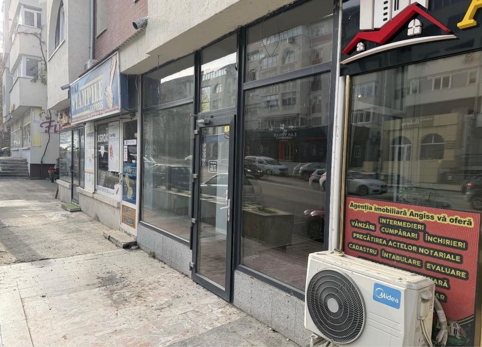 Vând spațiu comercial