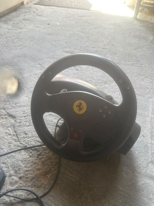 Volan și pedale Thrustmaster