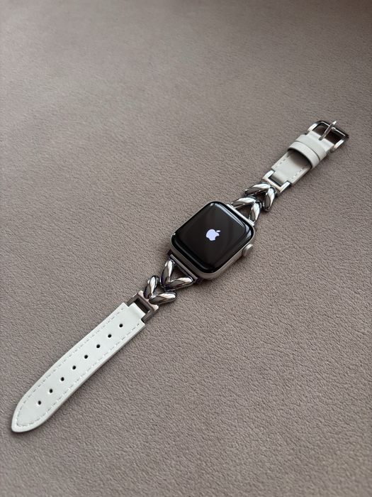 Бяла каишка за Apple Watch