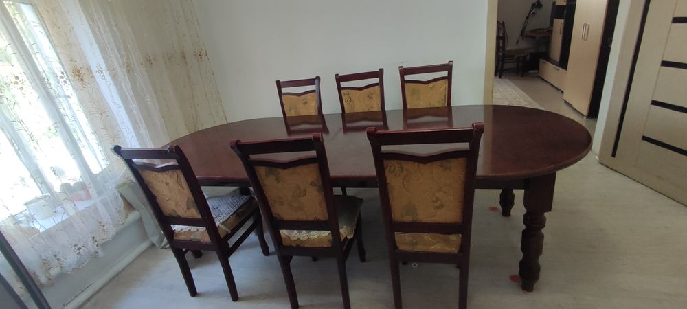 Продам стол для гостиной