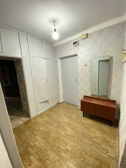 Қўйлиқ 1-массивда 3 хоналик квартира Матонат метрога якин без маклера