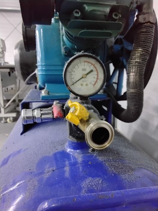 Kompressor 900 Holati yangi 3 oy ishlatilgan narxi kelishamiz