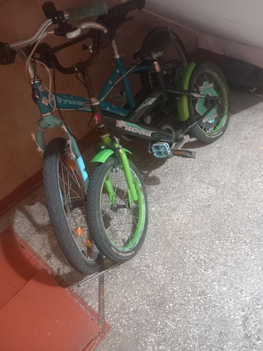 Vând bicicleta  verde