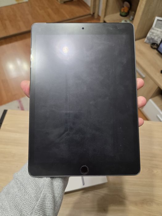 iPad Gen 9 (2021) - 64GB, Wi-Fi+Celular