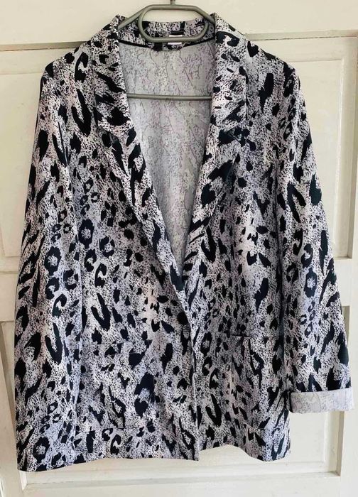 Дамски дрехи M-L, всяко е с цена