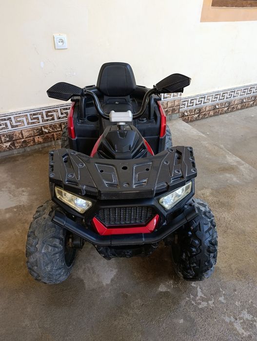 Детская машина красивая