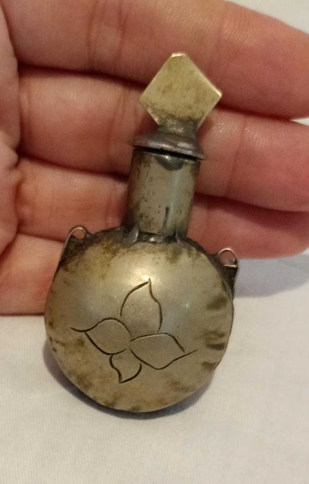 Sticluta veche de parfum, orientala, realizata si decorata manual, de colectie