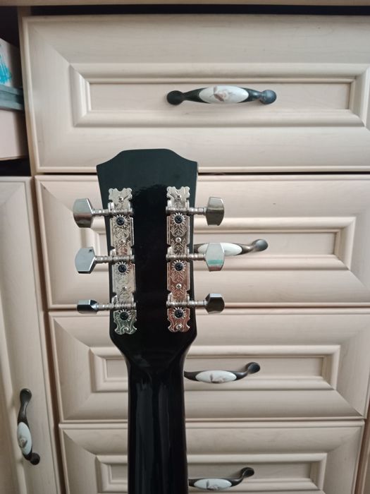 Акустическая Гитара "The Olive Tree"