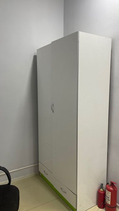 Apteka mebellari srochno sotiladi