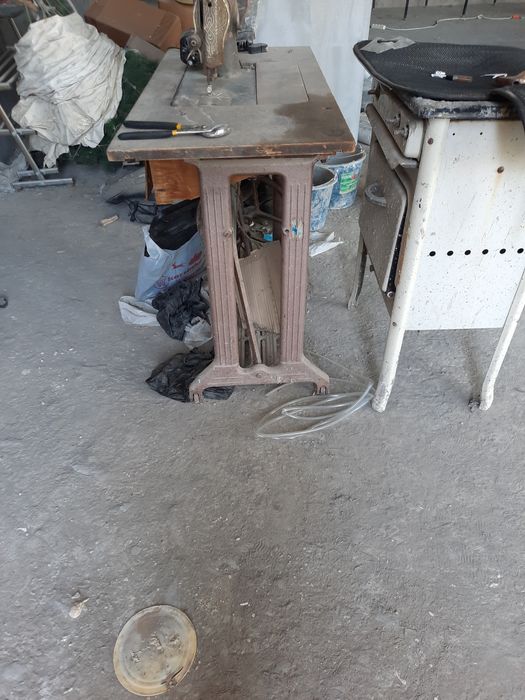 Продается антикварная Швейная машинка