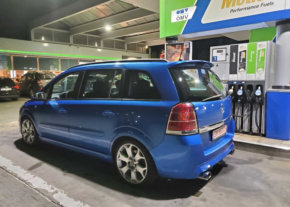 Opel Zafira Opc 2.0 turbo benzina avariat (necesită haion nou)