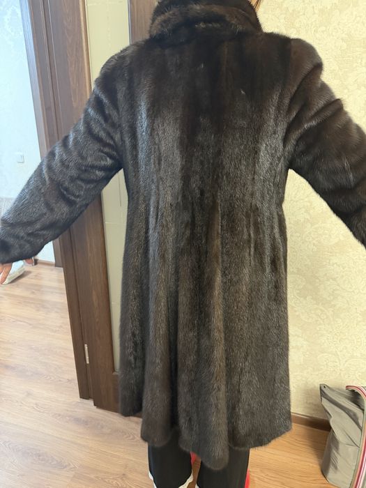 Продам 2 женские шубы