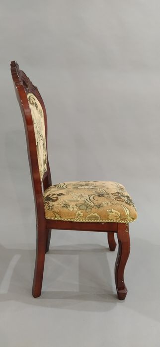 Стул резной зальный